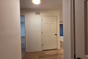 301 Barrington Hills Dr, Atlanta, GA 30350 - Photo 4