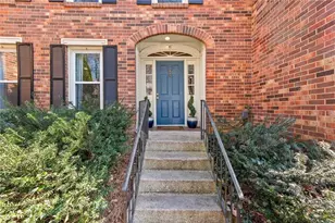 4 Queen Victoria Pl NE, Atlanta, GA 30342 - Photo 2