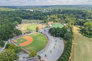 4 Queen Victoria Pl NE, Atlanta, GA 30342 - Photo 40