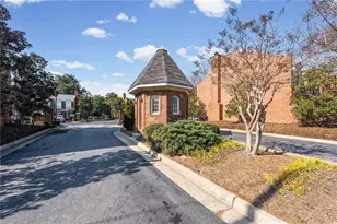 4 Queen Victoria Pl NE, Atlanta, GA 30342 - Photo 34