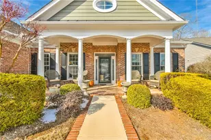 6404 Falling Water Ln, Hoschton, GA 30548 - Photo 2