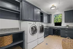 735 Glenairy Dr, Atlanta, GA 30328 - Photo 44