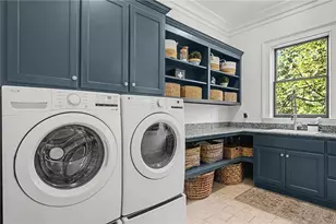 735 Glenairy Dr, Atlanta, GA 30328 - Photo 32