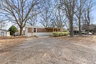 6064 Lights Ferry Rd, Flowery Branch, GA 30542 - Photo 2