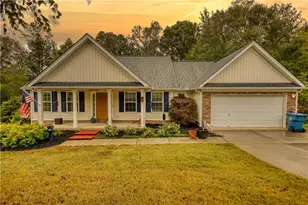 1127 Bradford Park Dr, Auburn, GA 30011 - Photo 2