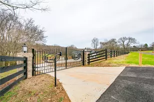 161 Hensley Ln, Hoschton, GA 30548 - Photo 2