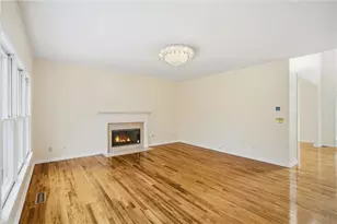 220 Ridge Bluff Ln, Suwanee, GA 30024 - Photo 12