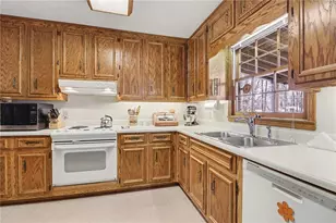 1940 Commonwealth Ct, Cumming, GA 30041 - Photo 10