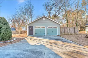 2340 Emerald Dr, Loganville, GA 30052 - Photo 6