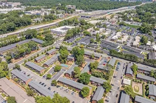 5662 Kingsport Dr, Atlanta, GA 30342 - Photo 10