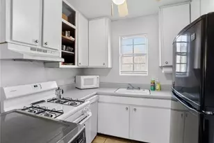 5662 Kingsport Dr, Atlanta, GA 30342 - Photo 10