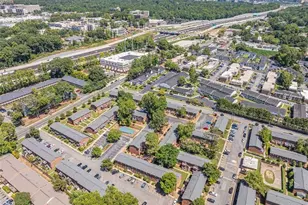 5662 Kingsport Dr, Atlanta, GA 30342 - Photo 14