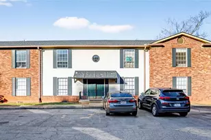 5662 Kingsport Dr, Atlanta, GA 30342 - Photo 4