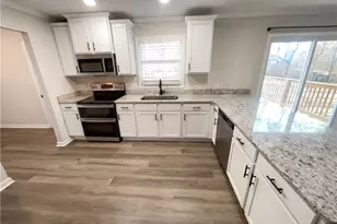 32 Banks St, Maysville, GA 30558 - Photo 2