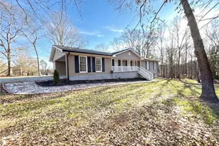 32 Banks St, Maysville, GA 30558 - Photo 8