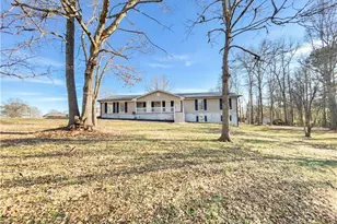 32 Banks St, Maysville, GA 30558 - Photo 1