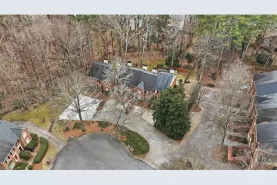 137 Weatherburne Drive, Roswell, GA 30076 - Photo 2