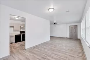 968 Sexton Dr, Stone Mountain, GA 30083 - Photo 4