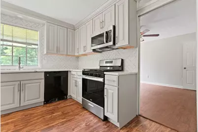 1492 Tanglewood Way NW, Conyers, GA 30012 - Photo 4