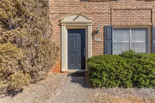 375 Dixie Ct, Lawrenceville, GA 30046 - Photo 4