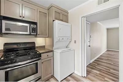 5506 Kingsport Drive, Atlanta, GA 30342 - Photo 12