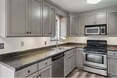 5506 Kingsport Drive, Atlanta, GA 30342 - Photo 10