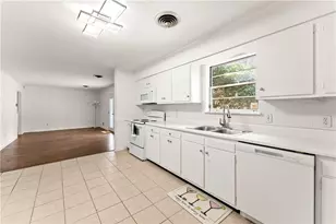 1002 Dixon Dr, Gainesville, GA 30501 - Photo 14