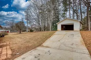 1924 Mural Cir, Morrow, GA 30260 - Photo 4