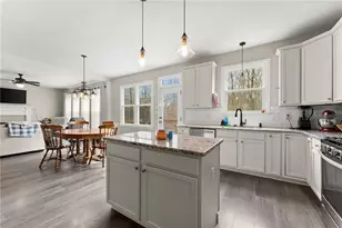 2705 Chandler Grove Dr, Buford, GA 30519 - Photo 2