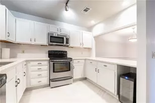 311 Hollyfax Circle, Atlanta, GA 30328 - Photo 12