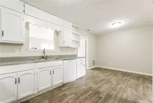 5713 Wells Cir, Stone Mountain, GA 30087 - Photo 12