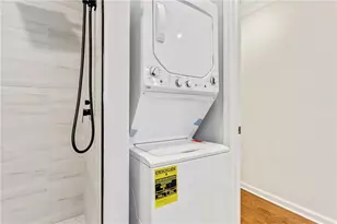 186 W Lake Dr NW, Atlanta, GA 30314 - Photo 20