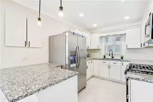 186 W Lake Dr NW, Atlanta, GA 30314 - Photo 12