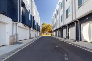 1606 Rock Dam Dr, Atlanta, GA 30317 - Photo 2