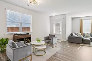 1300 Sweetbriar Cir, Atlanta, GA 30344 - Photo 8