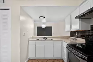 6071 Regent Manor, Lithonia, GA 30058 - Photo 4