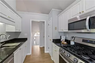 2437 Pondside Pl NE, Marietta, GA 30062 - Photo 10