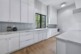 422 Hilderbrand Dr, Atlanta, GA 30328 - Photo 8