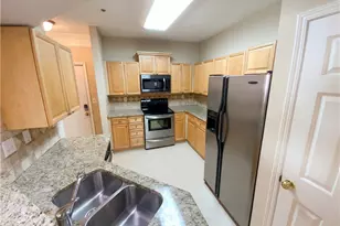 522 Sandringham Dr, Alpharetta, GA 30004 - Photo 2