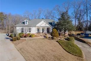 410 Caldwell Ln, Hoschton, GA 30548 - Photo 2