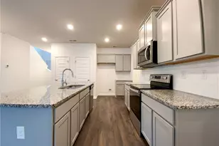 2611 Lovejoy Crossing Dr, Hampton, GA 30228 - Photo 2