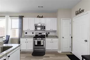 7404 Blue Jay Way, Union City, GA 30291 - Photo 14