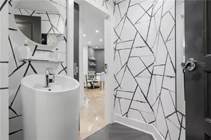 700 Park Regency Pl NE, Atlanta, GA 30326 - Photo 18