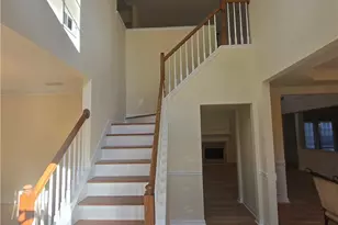 2206 Creekway Dr, Marietta, GA 30066 - Photo 2