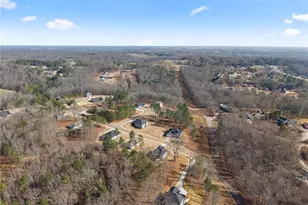 626 Walnut Crk Pkwy, Pendergrass, GA 30567 - Photo 2