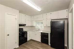 370 Valiant Ln, Riverdale, GA 30274 - Photo 8