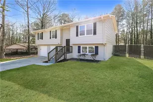 370 Valiant Ln, Riverdale, GA 30274 - Photo 2