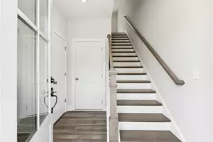 138 Chestnut Cir, Atlanta, GA 30342 - Photo 2