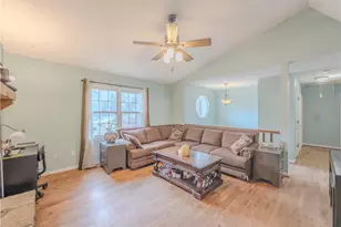 4381 Stoney Creek Ct, Loganville, GA 30052 - Photo 4