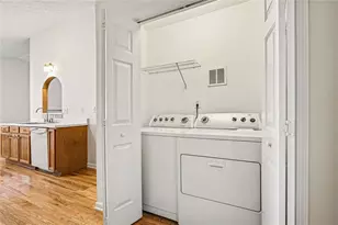 220 Hayward Ln, Lawrenceville, GA 30044 - Photo 10